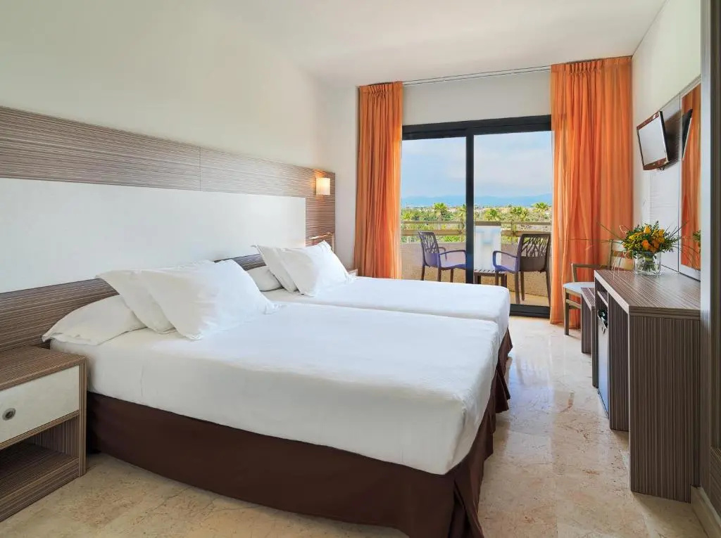 Double room (full double bed)