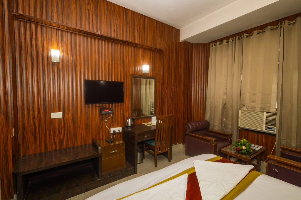 Deluxe Double room (full double bed)