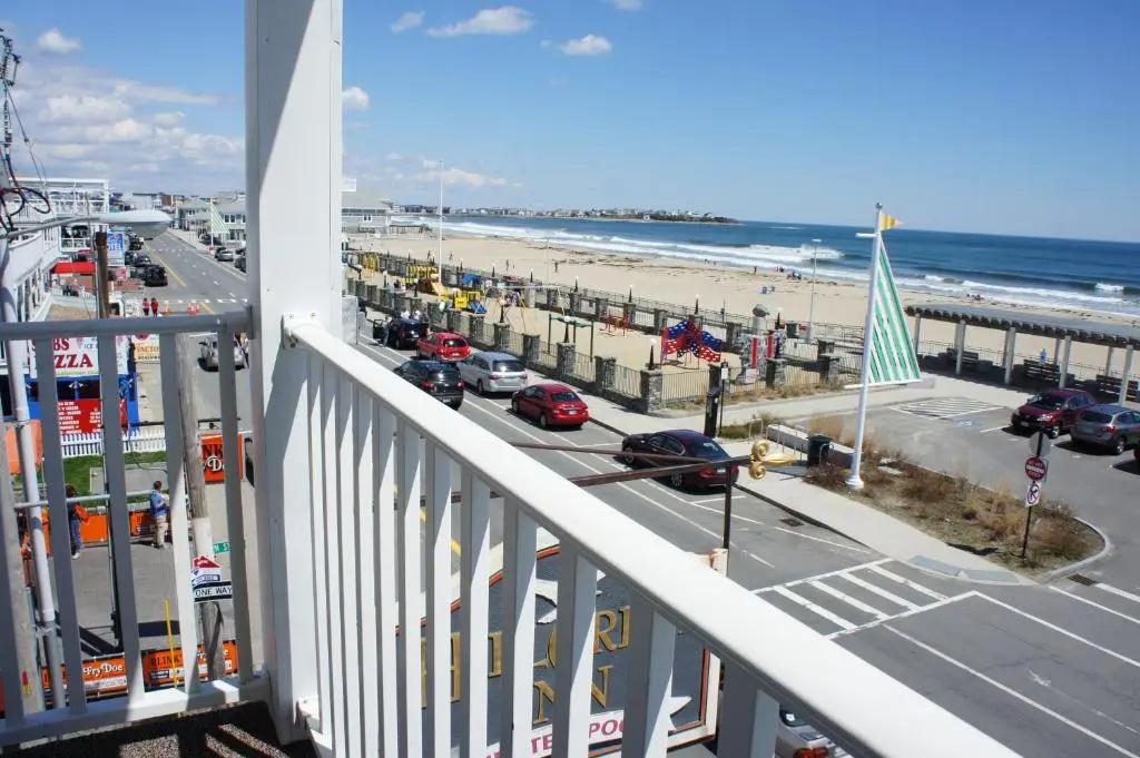Standard Double room with balcony and oceanfront (full double bed)