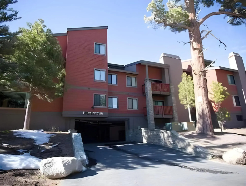 The Summit Condominiums by 101 Great Escapes