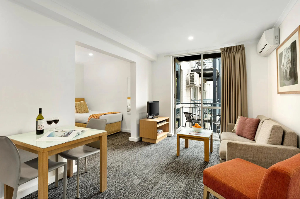 2 Bedrooms Studio