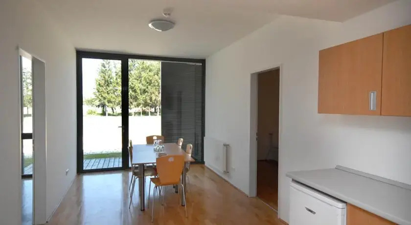 Aréna Savaria Guestrooms - фото 2