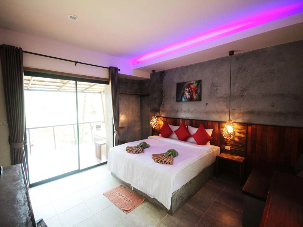 Deluxe Double room (full double bed)