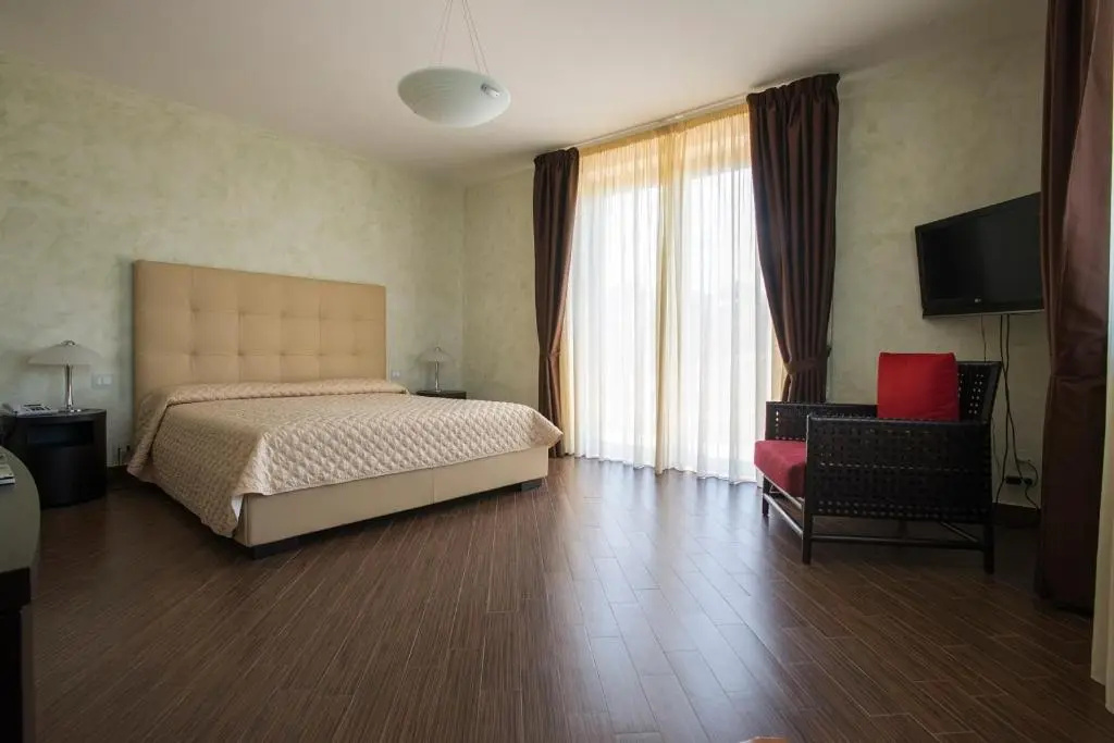 Deluxe Double room (full double bed)