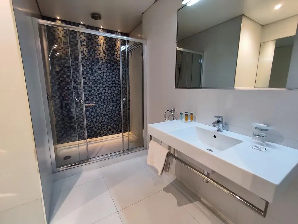 Business Double Suite (full double bed)