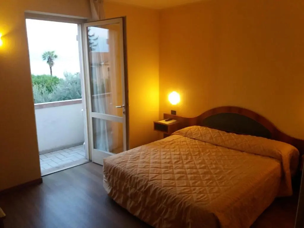 Superior Double room with balcony and with lake view (full double bed)