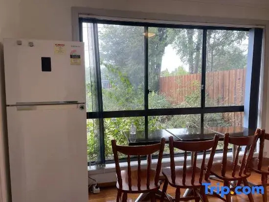 3 Bed room Villa 19 Mins to Melbourne center