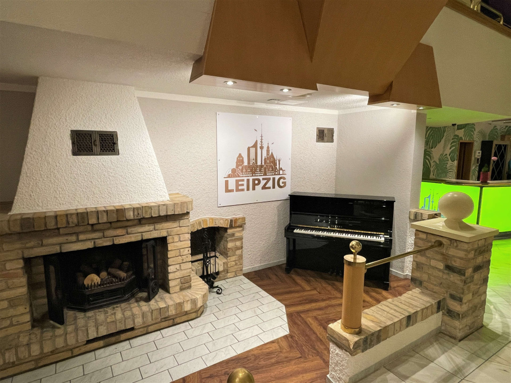 Lobby & Reception