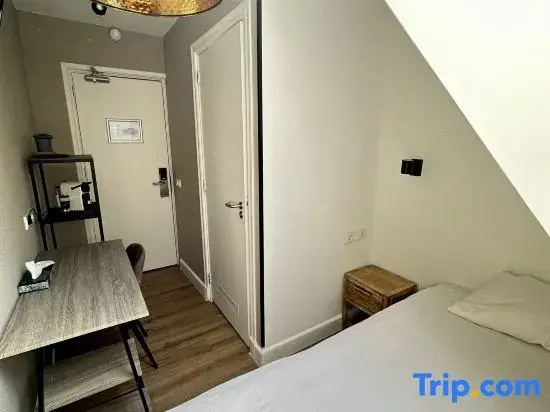 Standard Single Attic room
