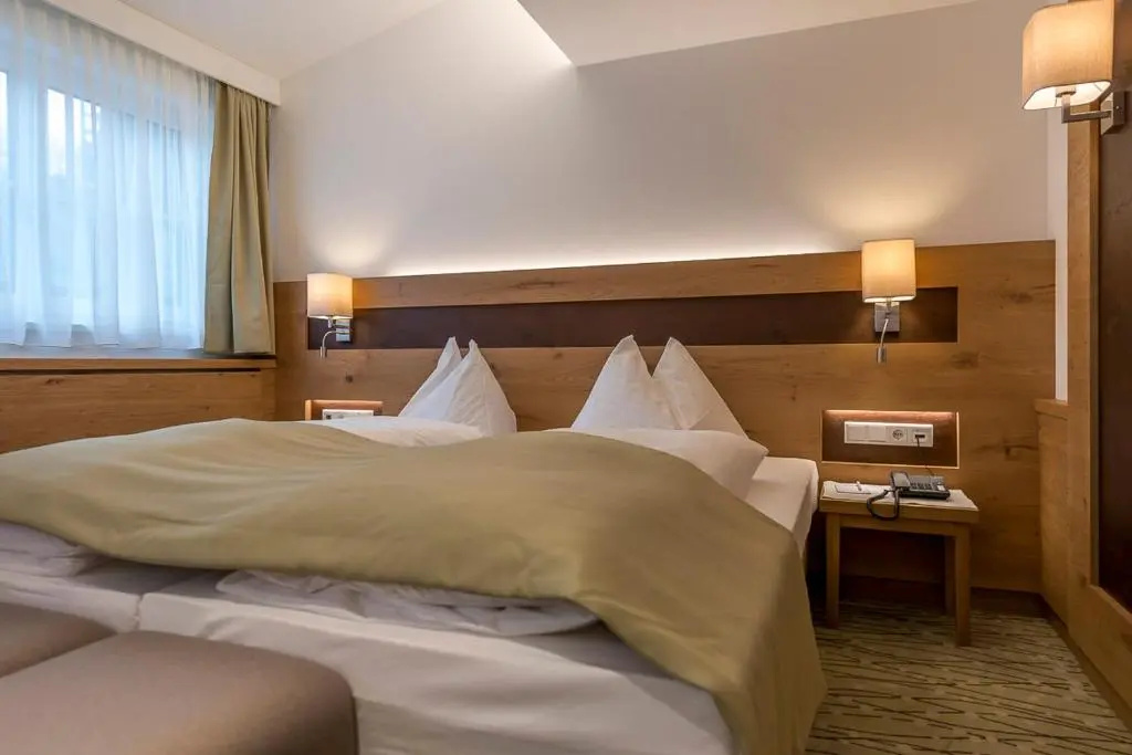 Romantik Hotel die Gersberg Alm mit Panorama über Salzburg und Outdoorpool ab Mai - Chambres