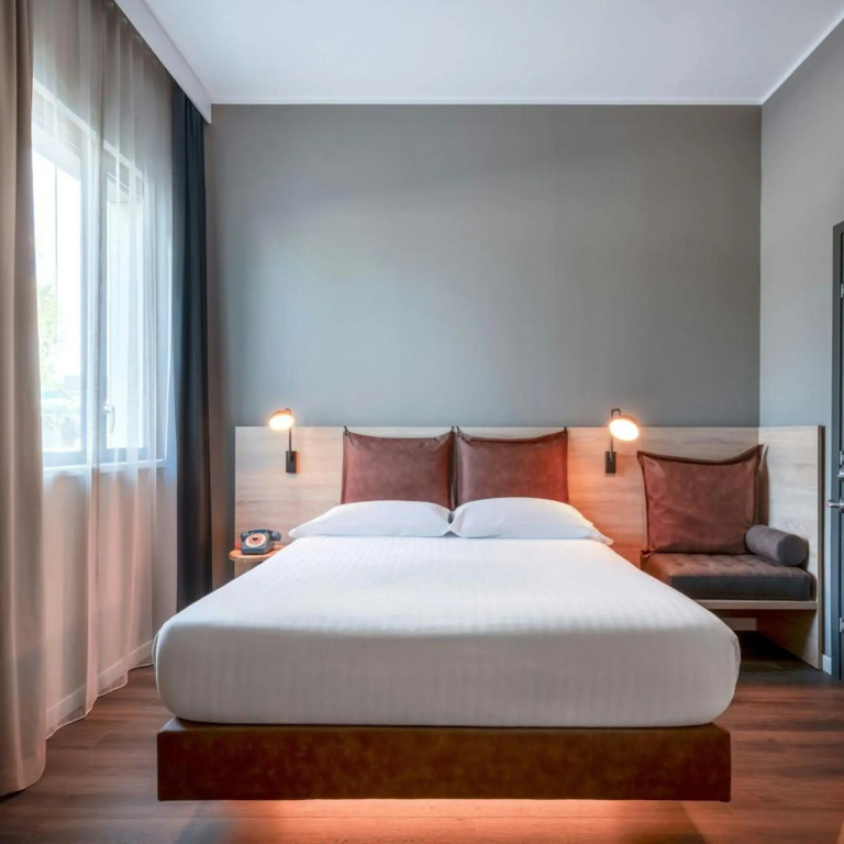Moxy Verona — 5