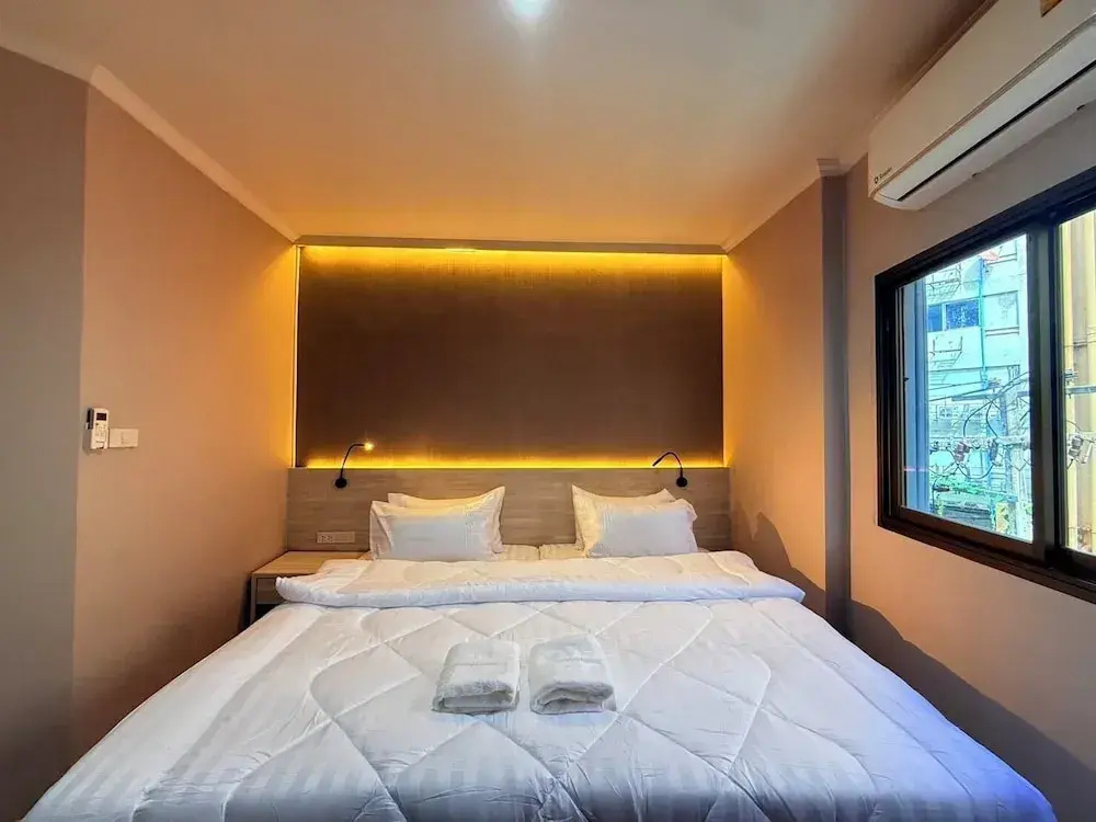 Отель Luck Hotel Huai Khwang MRT Ratchada в Бангкоке