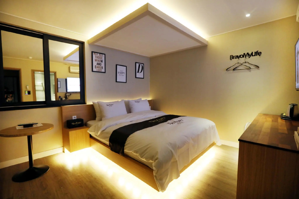Standard Double room (full double bed)