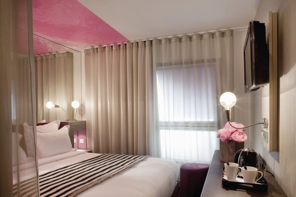 7 Eiffel Hotel 12