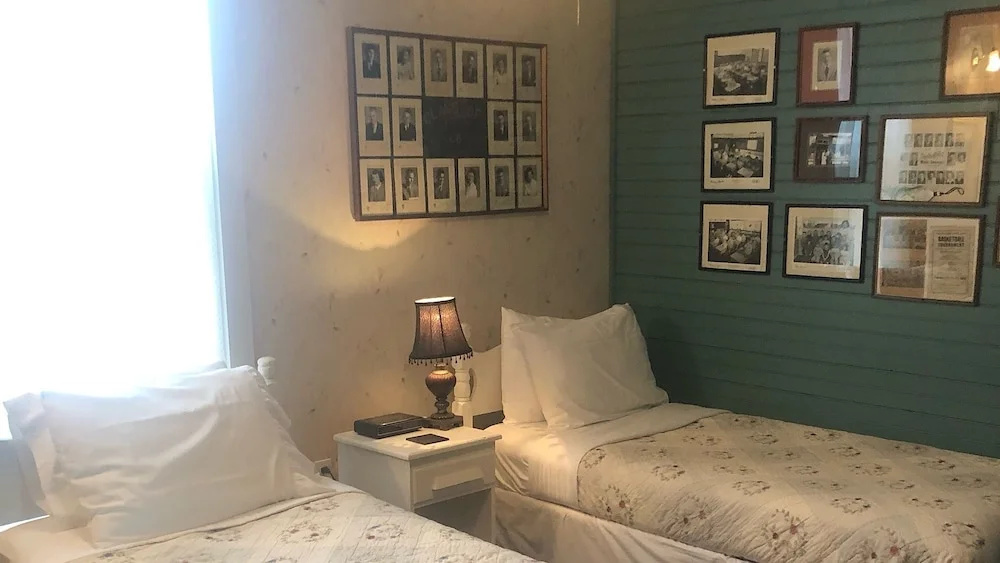 Standard Double room with courtyard view (full double bed)