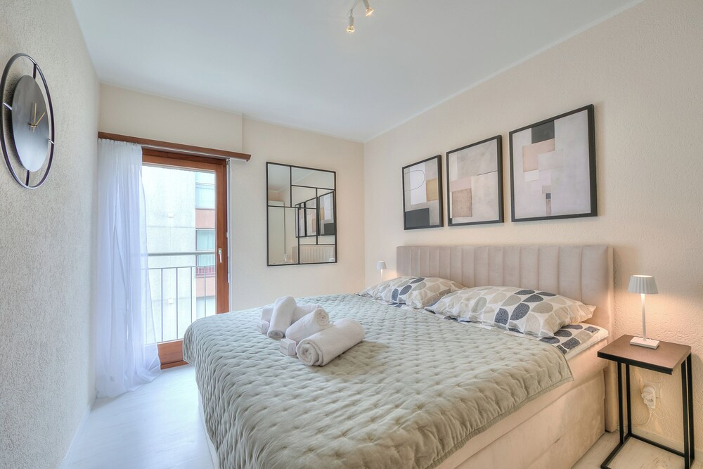 2 Bedrooms Family Apartment with lake view