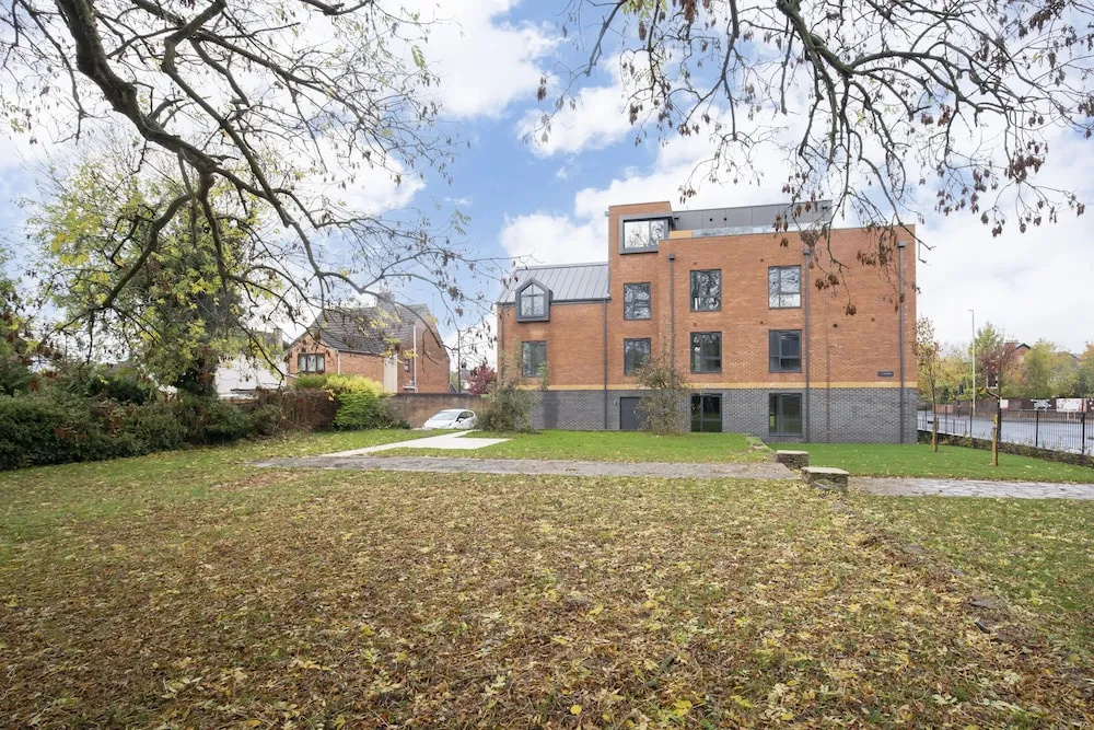 Elliot Oliver - Stunning 3 Bedroom Penthouse With Large Terrace And Parking