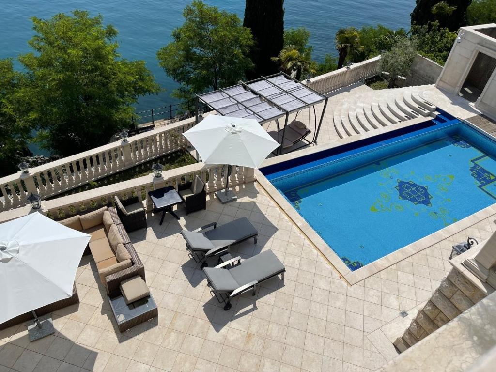 Villa Isabella - Luxury with style right next to the beach, private pool and sea view