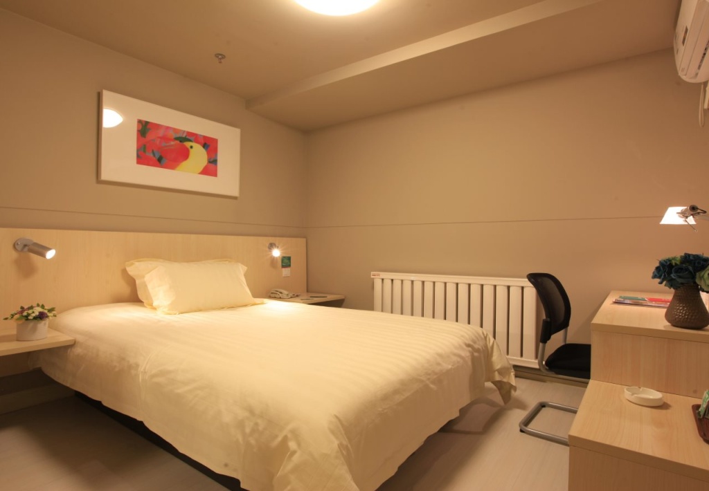 Century Star Urumqi Changjiang Road Hotel