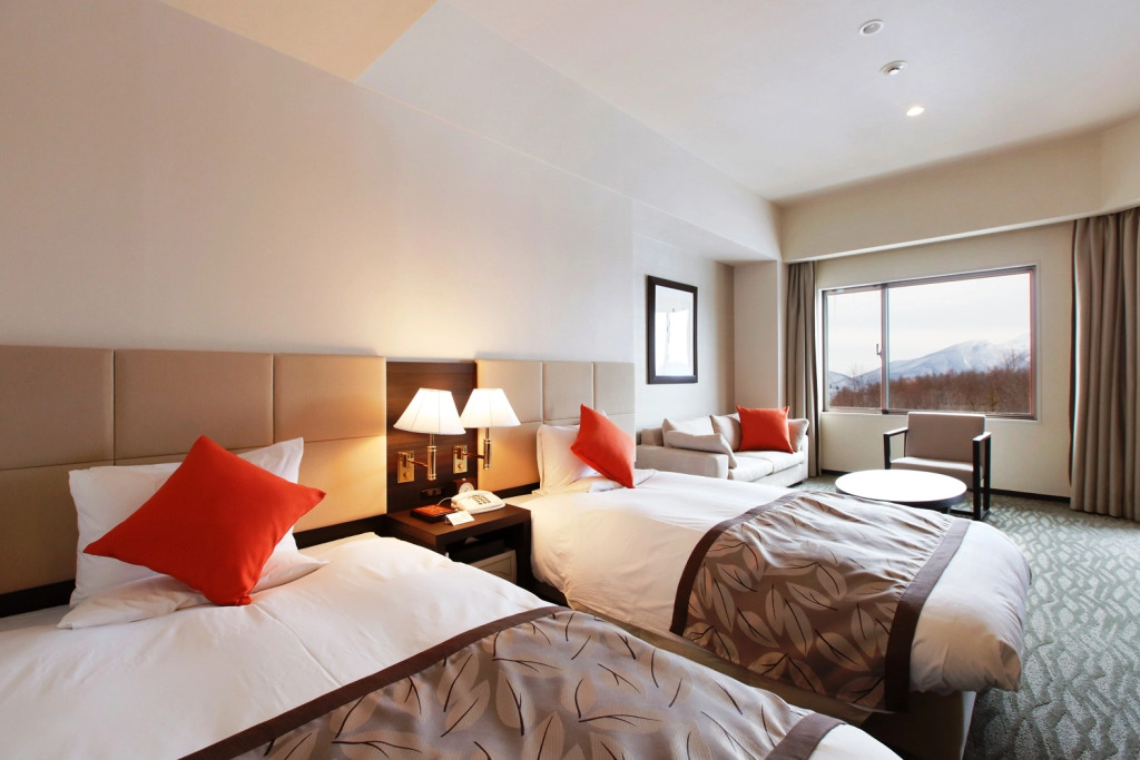 標準四人房，配有大床