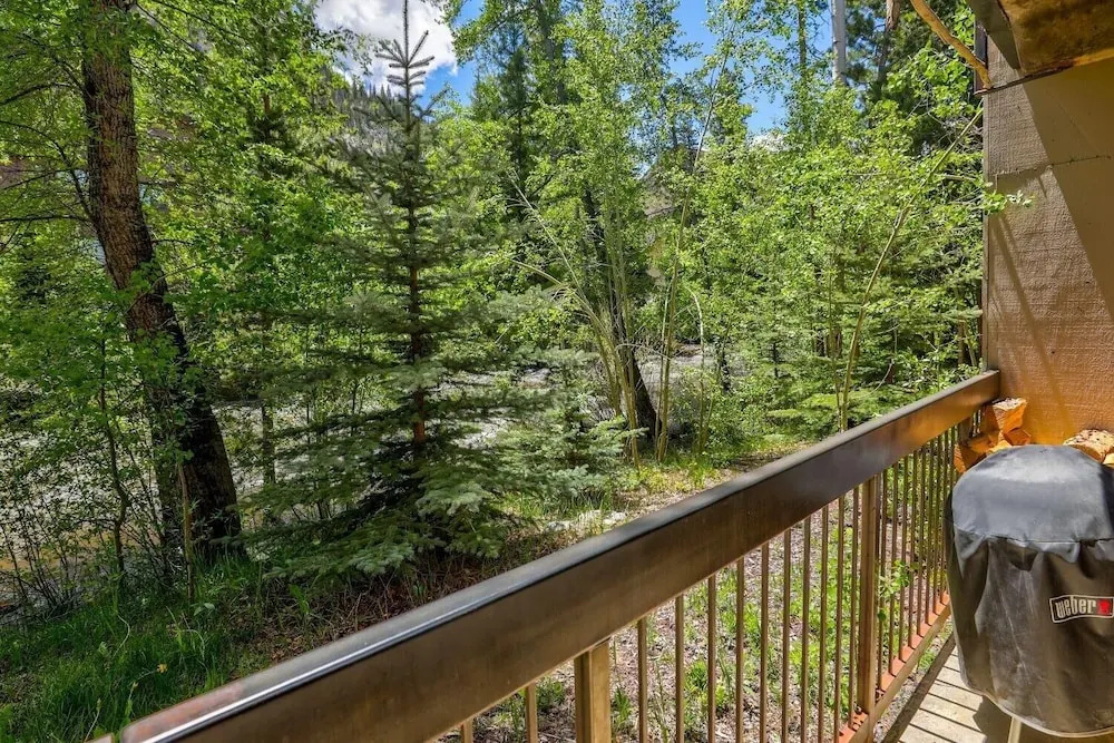 Ten Mile Island 2 Bd Plus Den - 3 Br condo by RedAwning