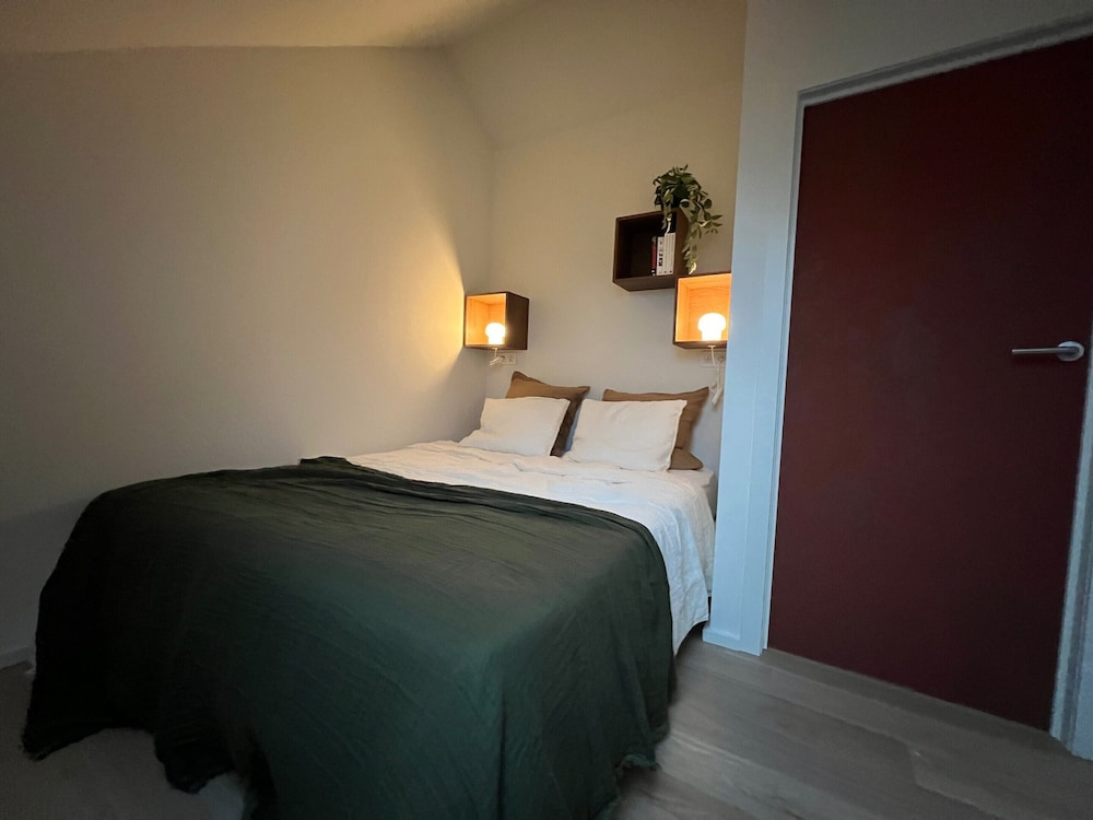 Stylish Stay Bree Near City Center for 6 Guests