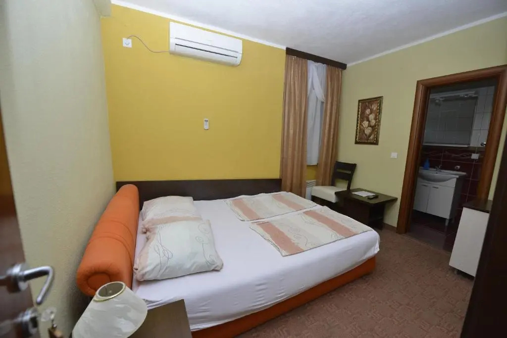 Standard Double room with mountain view (full double bed)