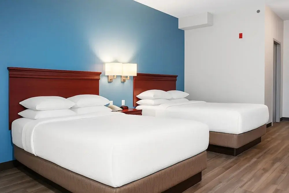 Signature Inn & Suites Hamilton