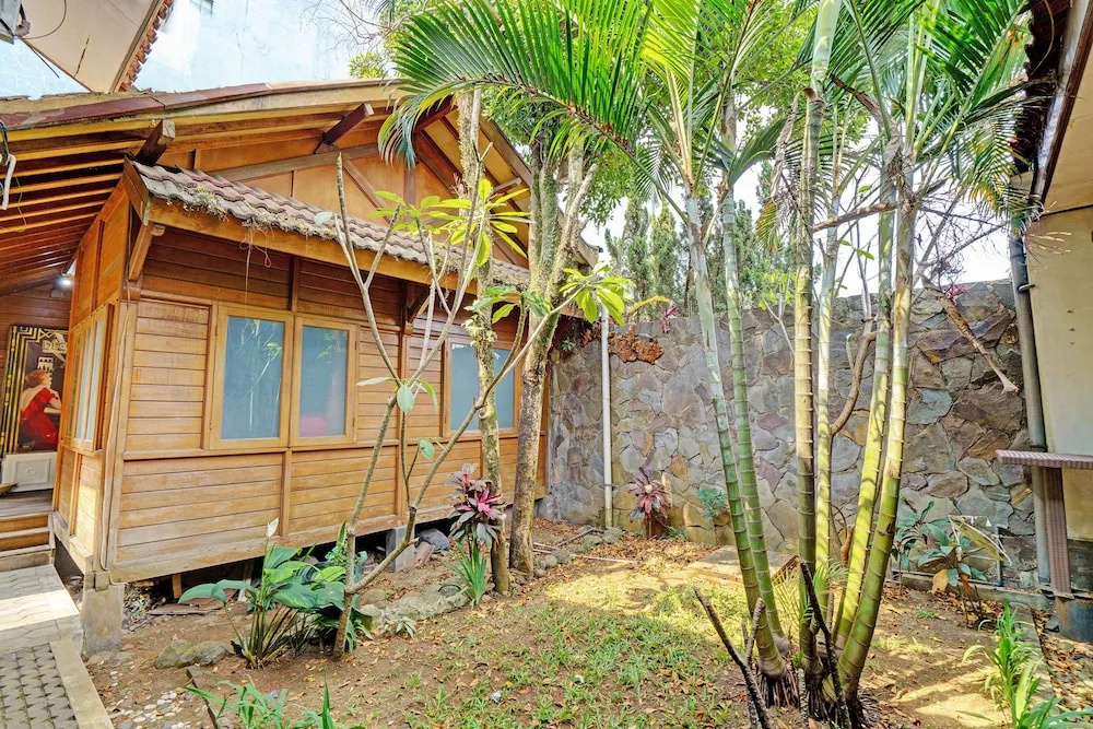 SPOT ON 92975 Aria Hostel Capsul Cihampelas