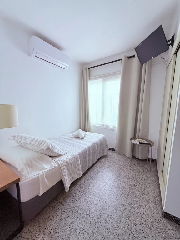 Economy room