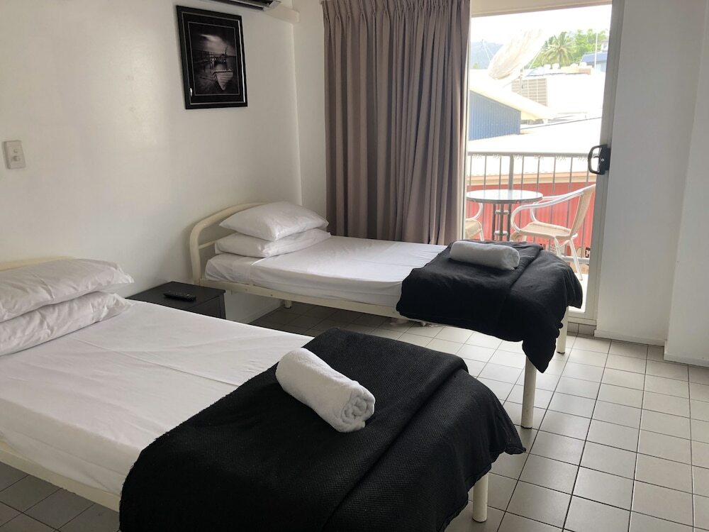 Airlie Beach Waterfront Accommodation by null