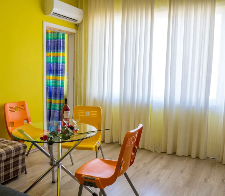 2 Bedrooms Apartment with balcony and with sea view