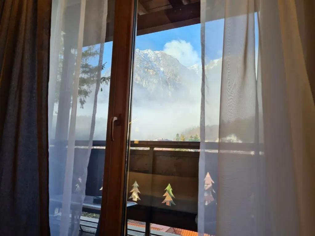 Deluxe Double room with balcony (full double bed)