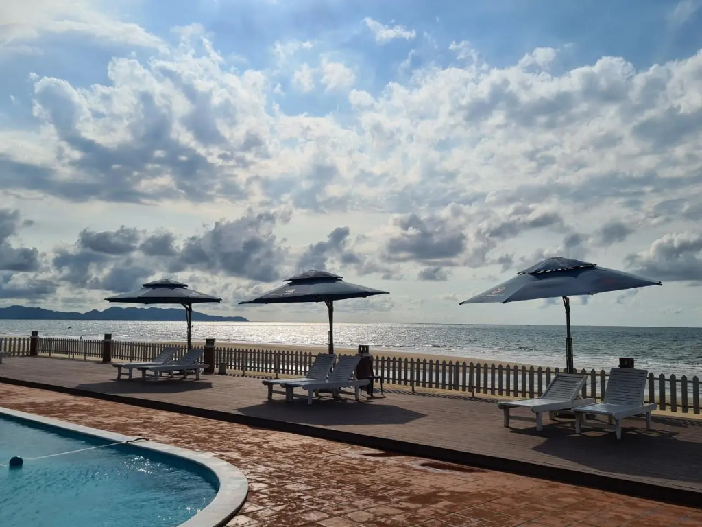 Beach & Waterfront