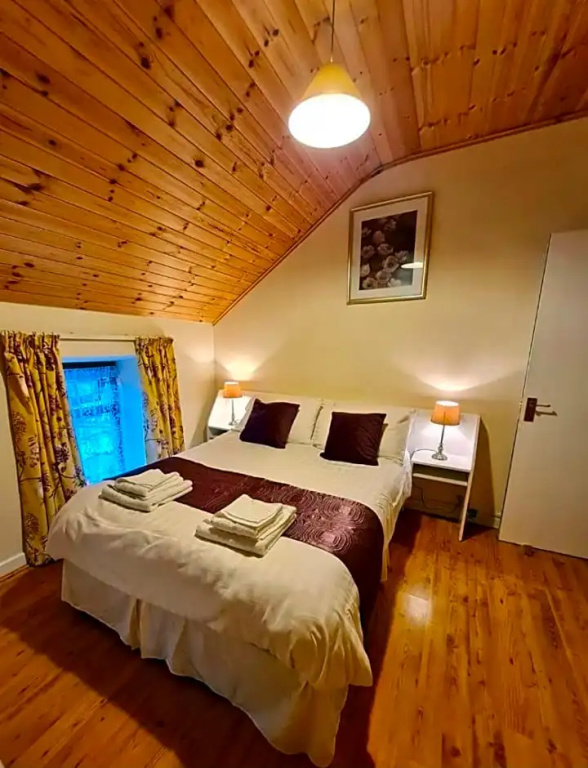 Deluxe Double room (full double bed)