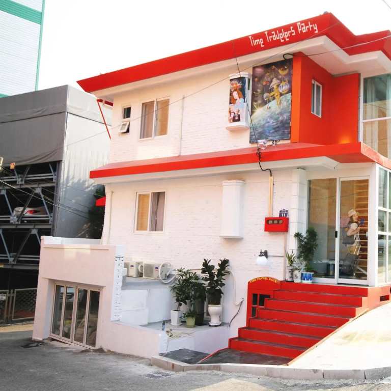 Time Travelers Party Hostel In Hongdae - Foreigners Only