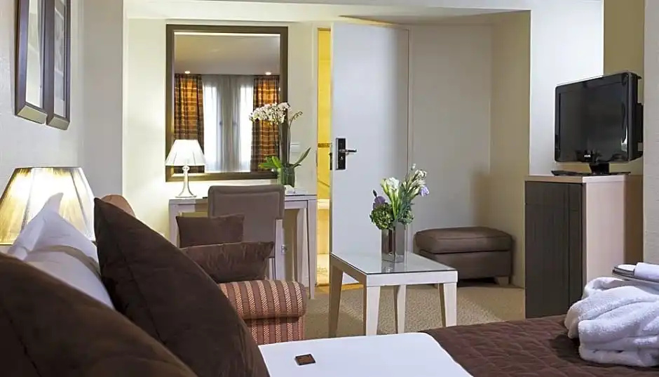 Le Pera Hotel 95