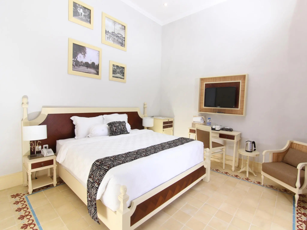 Deluxe Double room (full double bed)