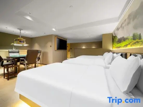 Triple Family Suite with city view