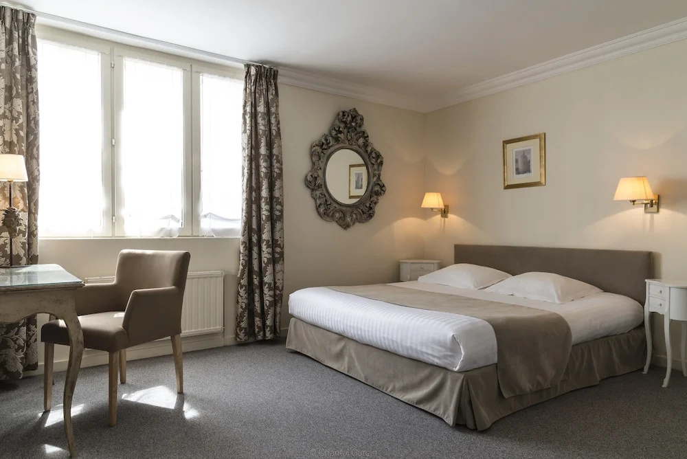 Luxury Double room (full double bed)
