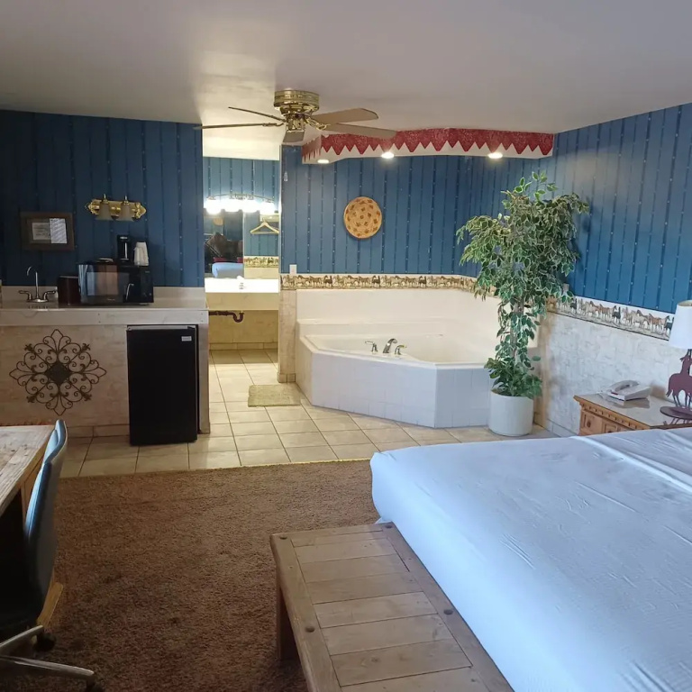 Double Suite (full double bed)