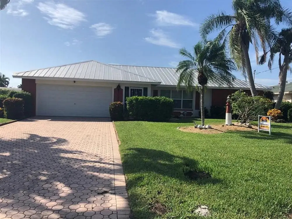 250 Albatross St. - M