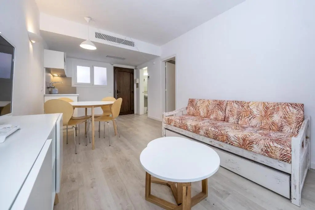 2 Bedrooms Apartment