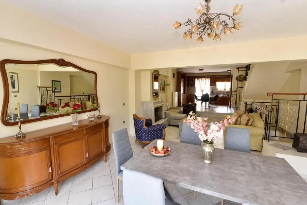 Airy Bliss Quintessential 3BR Central
