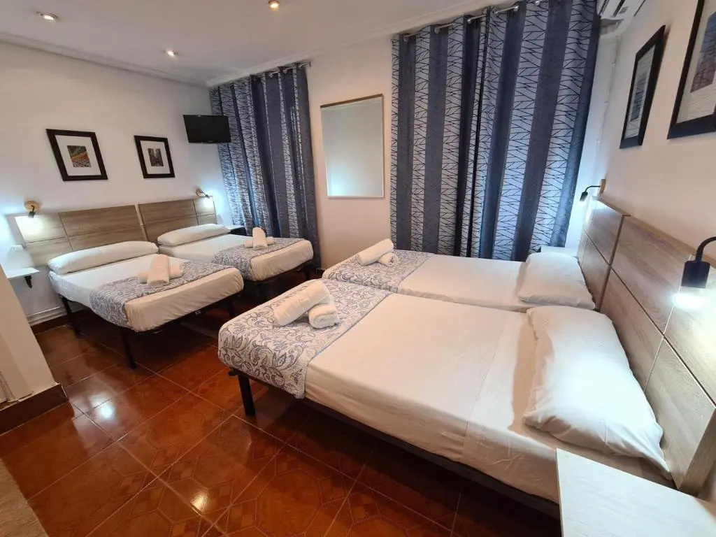 Standard Triple room