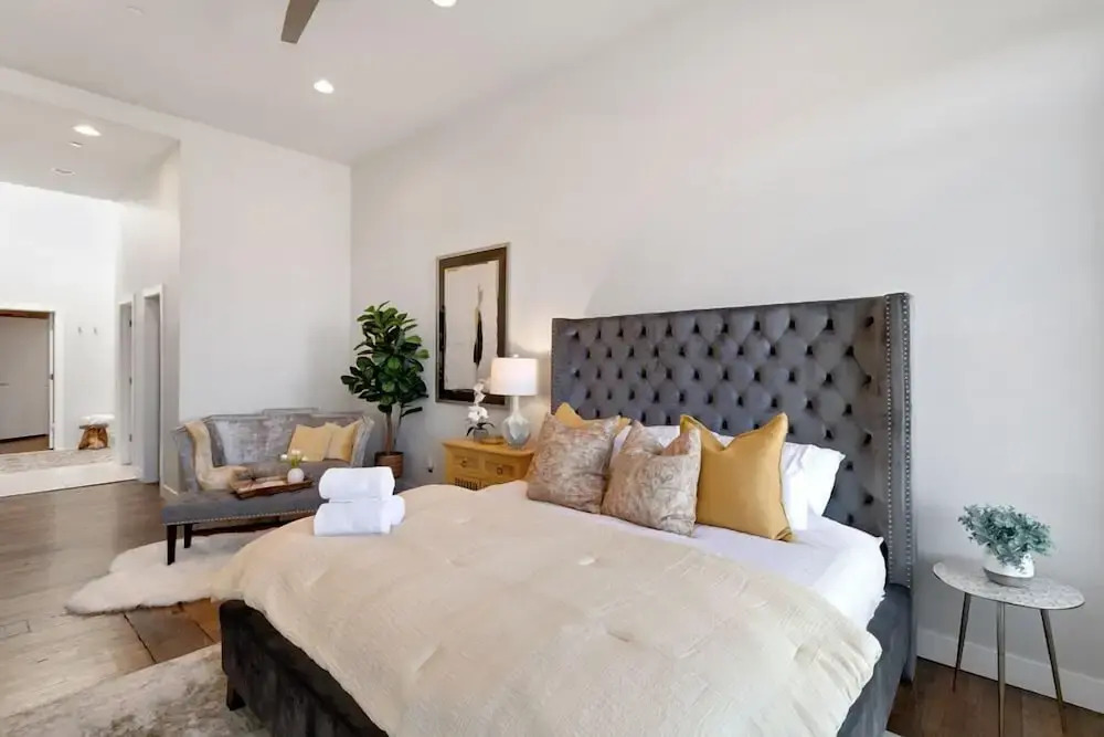 THE PENTHOUSE loft in the heart of Old Town! — фото 5