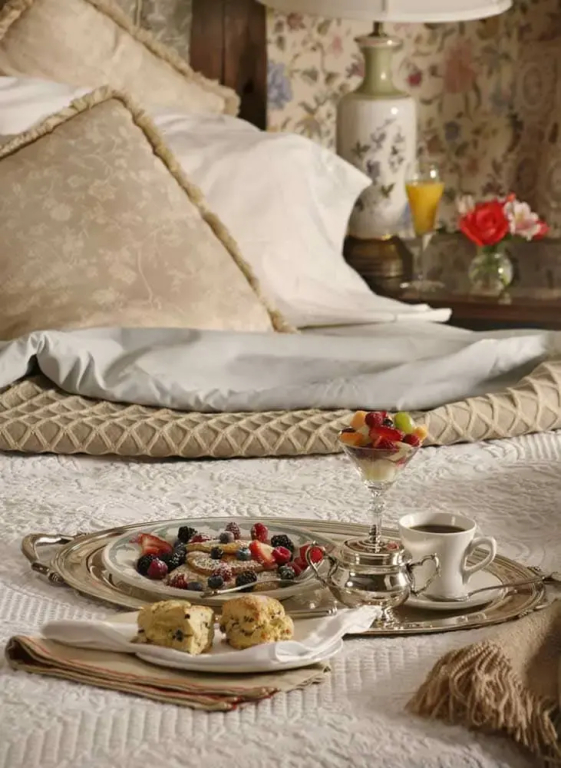 Deluxe Double Suite full double bed