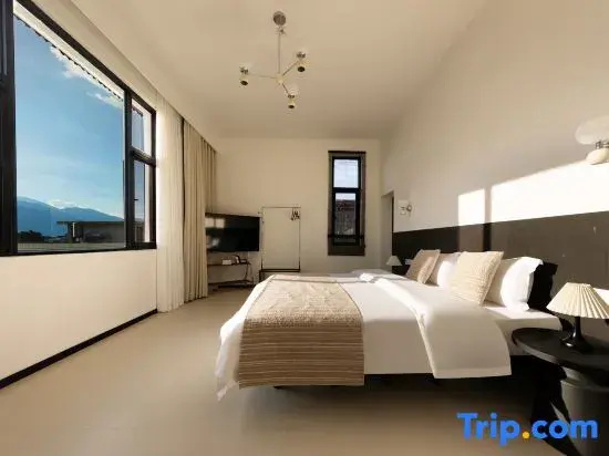 Double Suite (full double bed)