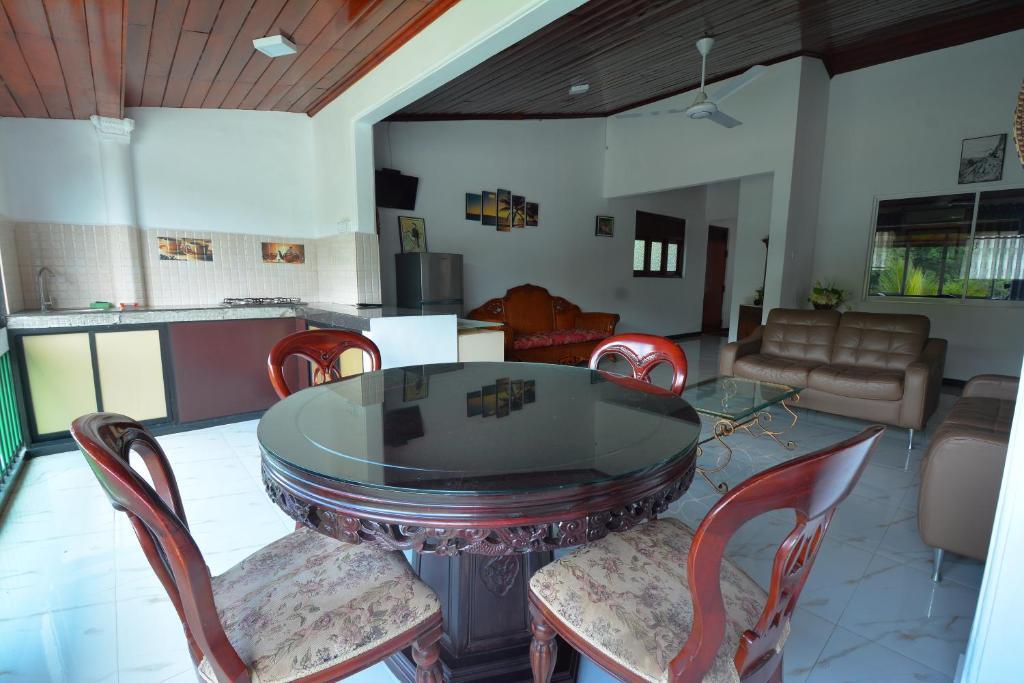 Kandy Riverside Villa