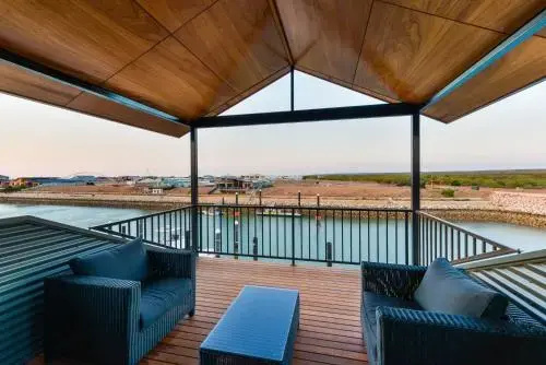 Balcony & Terrace